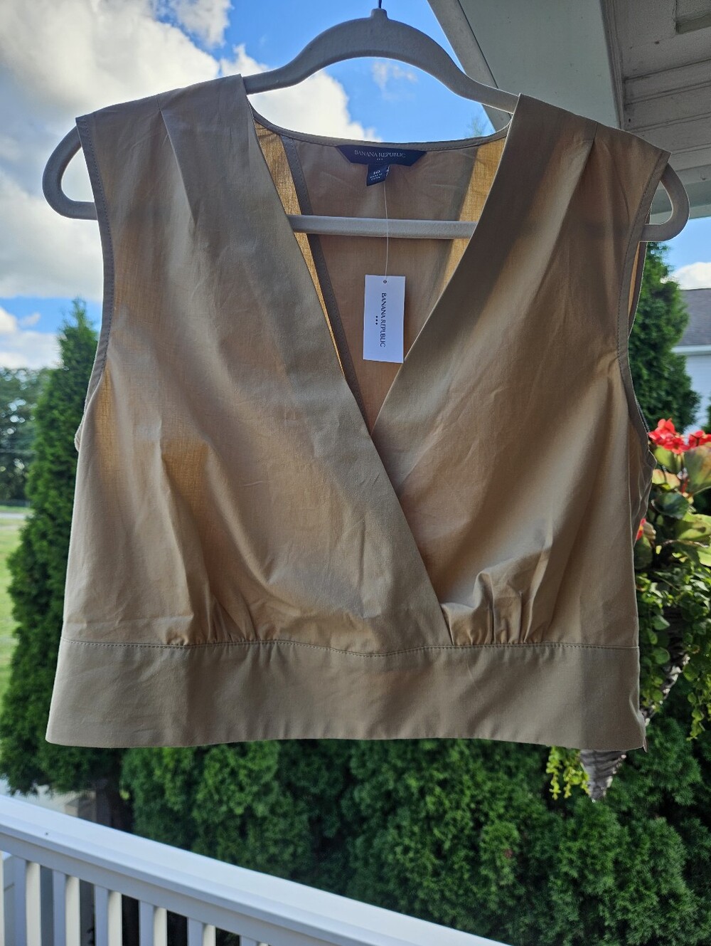 NWT Banana Republic Khaki Wrap-Front Sleeveless Crop Top. Open Back. Sz 10